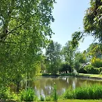 Domaine De L'ermitage * Rue