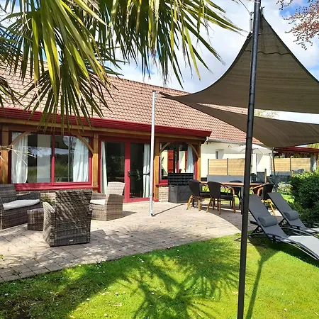 Domaine De L'ermitage Casa de Férias